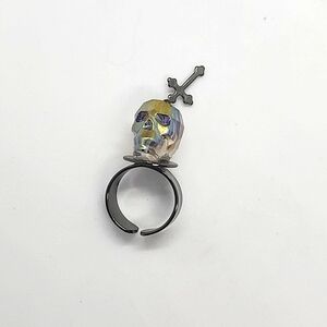 GASOLINE GLAMOUR BADLANDS SWAROVSKI CRYSTAL SKULL CHARM RING